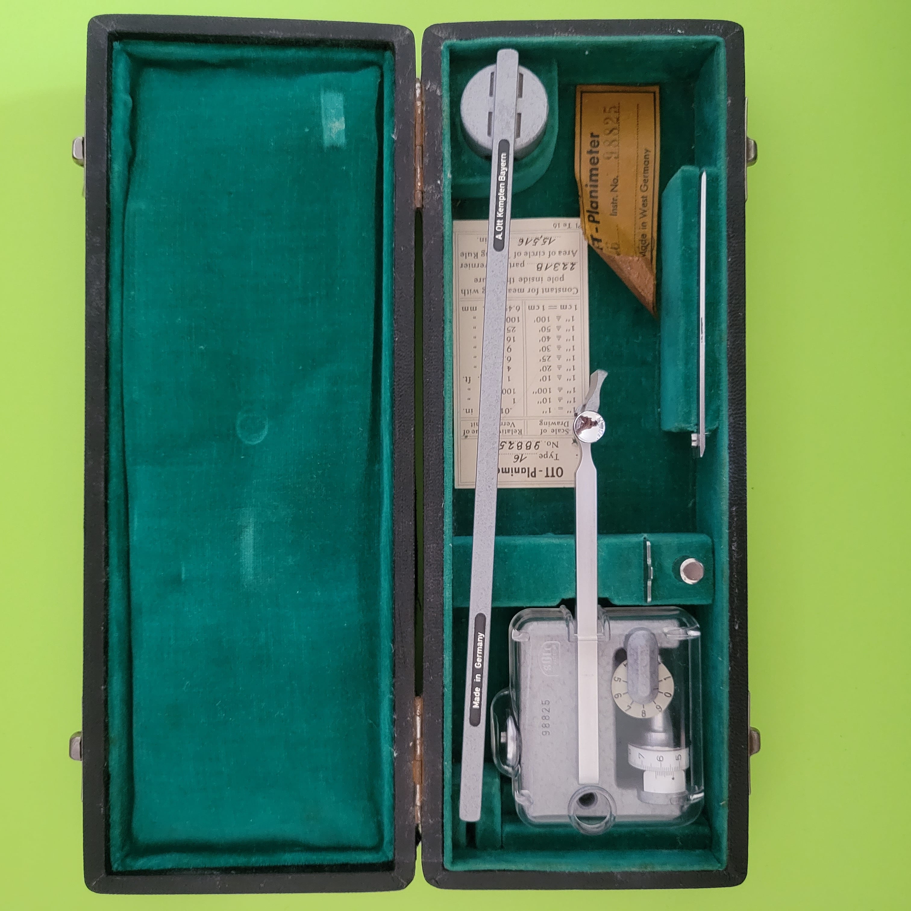 An image of a Kempten Bayern Planimeter in its box